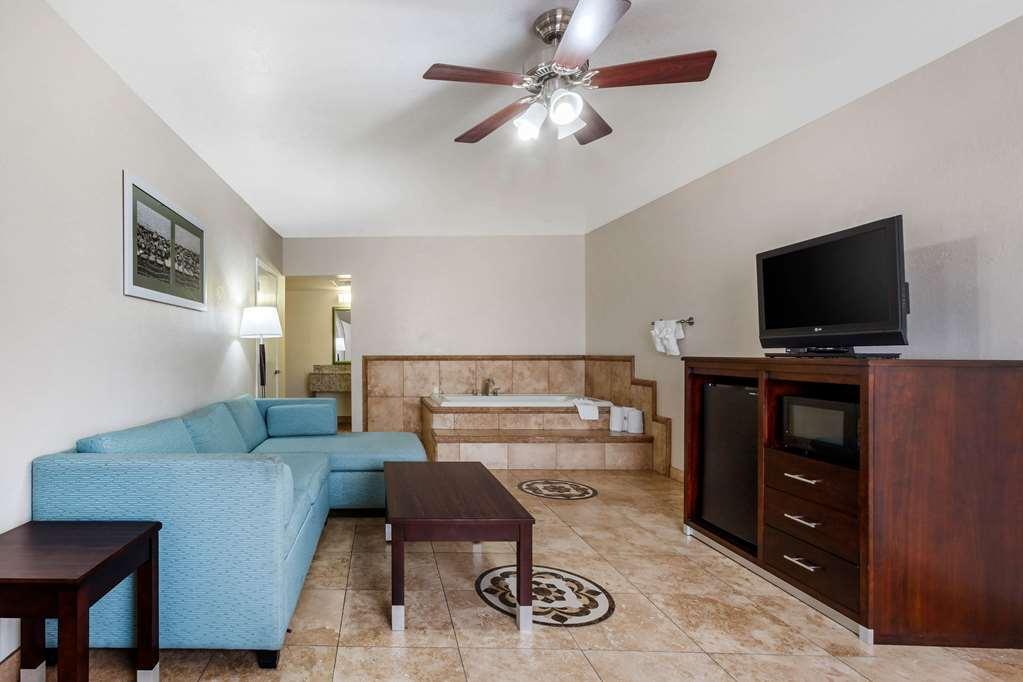 Quality Inn & Suites Near Downtown Mesa Rom bilde