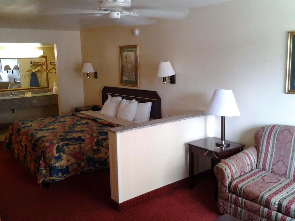 Quality Inn & Suites Near Downtown Mesa Eksteriør bilde